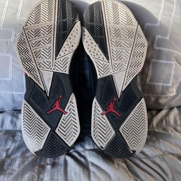 Black and red Jordan’s - Picture 4 of 5